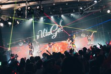 「UtaGe! 5th OneManLive『爆宴』」の様子。（撮影：真島洸）