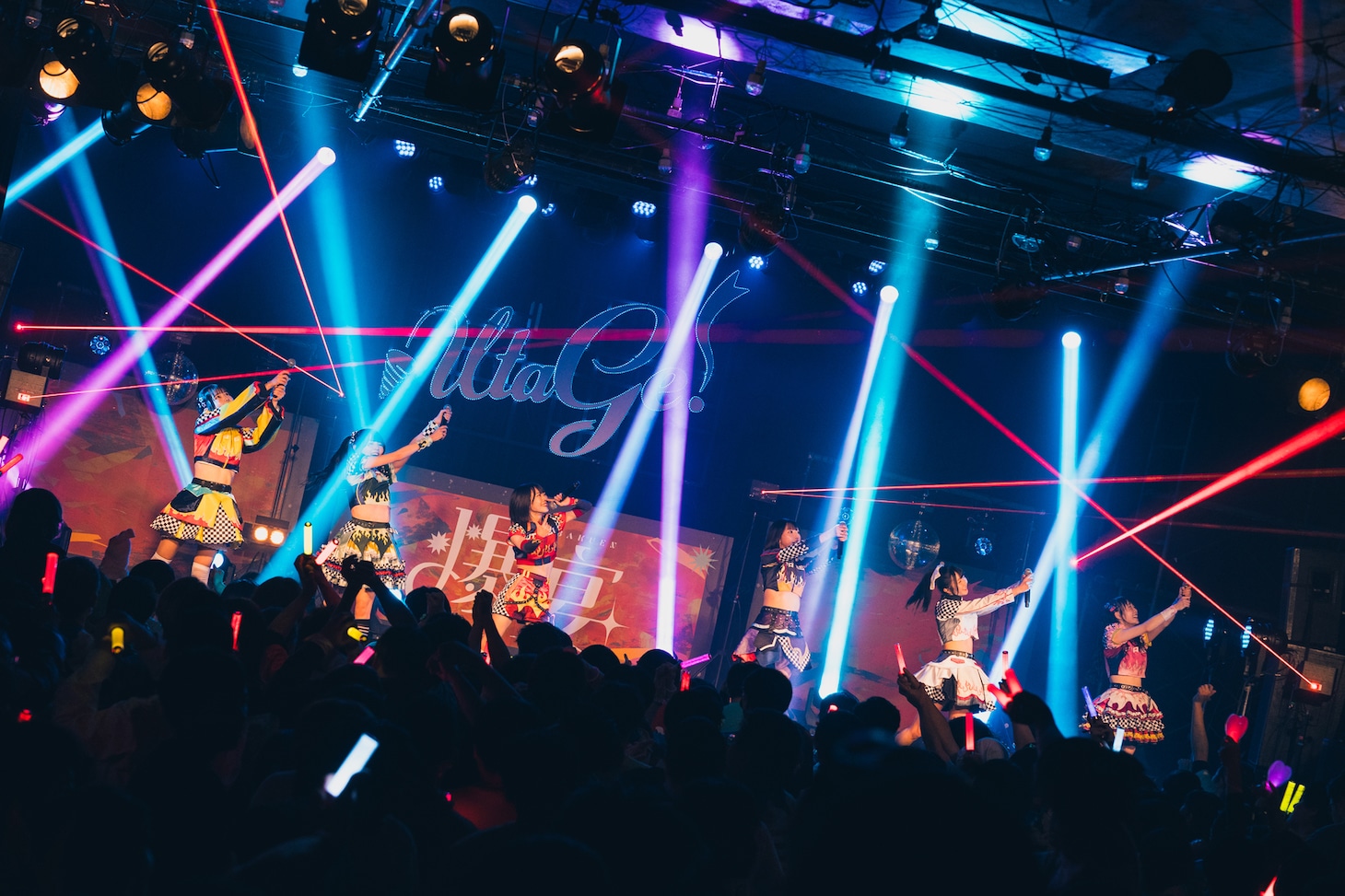 「UtaGe! 5th OneManLive『爆宴』」の様子。（撮影：真島洸）