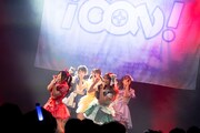 iCON!によるデビューライブの様子。