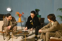 左からAKLO、KREVA、三浦大知。