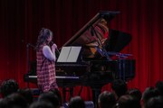 「有安杏果 A Little Harmony Live 2025 ～Piano Note～」の様子。（写真提供：Apricot Music Records）