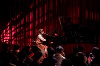 「有安杏果 A Little Harmony Live 2025 ～Piano Note～」の様子。（写真提供：Apricot Music Records）