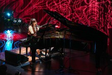 「有安杏果 A Little Harmony Live 2025 ～Piano Note～」の様子。（写真提供：Apricot Music Records）