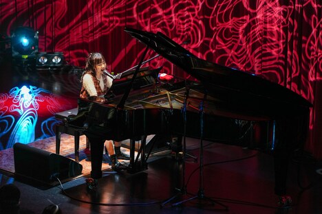 「有安杏果 A Little Harmony Live 2025 ～Piano Note～」の様子。（写真提供：Apricot Music Records）