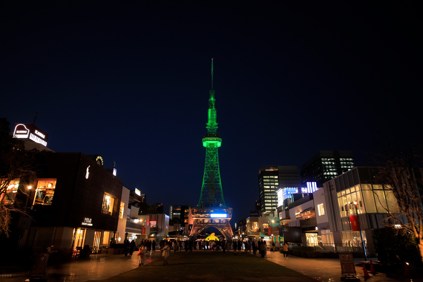 Aえ! groupのメンバーカラーに点灯する中部電力MIRAI TOWER。