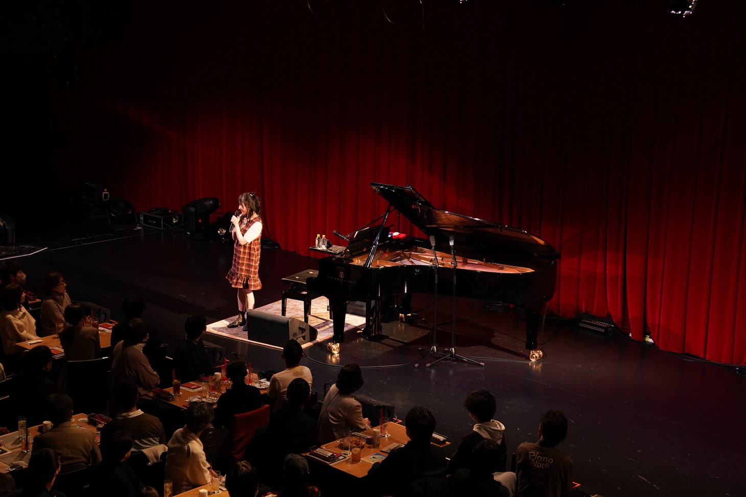「有安杏果 A Little Harmony Live 2025 ～Piano Note～」の様子。（写真提供：Apricot Music Records）