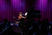 「有安杏果 A Little Harmony Live 2025 ～Piano Note～」の様子。（写真提供：Apricot Music Records）