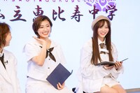 “かほりこ”の小林歌穂（左）と中山莉子（右）。