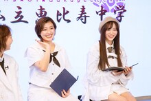 “かほりこ”の小林歌穂（左）と中山莉子（右）。