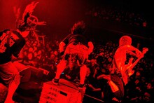 マキシマム ザ ホルモンのライブの様子。（撮影：浜野カズシ）