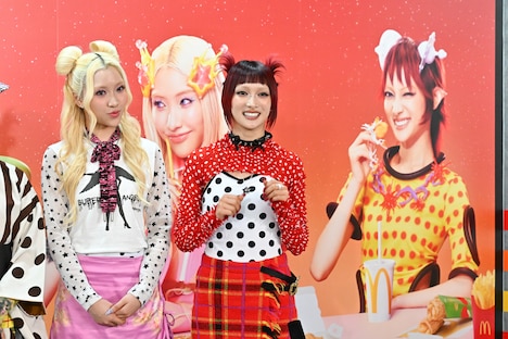 左からMAYA、JURIN。