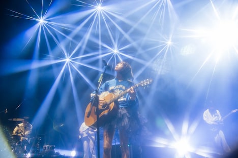 ano（撮影：横山マサト）