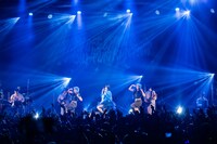 anoのライブの様子。（撮影：横山マサト）