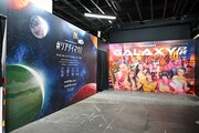 ポップアップイベント「マクドナルド GALAXY（ギャラクシー）展」の様子。