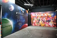 ポップアップイベント「マクドナルド GALAXY（ギャラクシー）展」の様子。