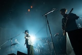 橋本絵莉子のライブの様子。