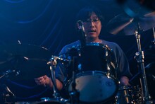 佐久間裕太（Dr / スカート）