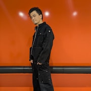 KREVAが今夜「バズリズム」に登場、手書き履歴書で素顔公開&井ノ原快彦からコメントVTRも