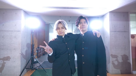 中島健人と桐谷健太。