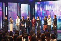 人気画像4位は「新体制timeleszが『with MUSIC』出演、地上波で初歌唱」より、松下洸平、有働由美子、timelesz。©日本テレビ
