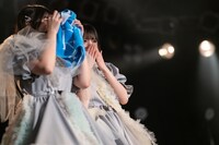 清竜人の発表に固唾を飲む清さきな（左）と清真尋（右）。