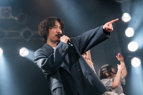 「全国ツアーやるぞー！」と叫ぶ清竜人。