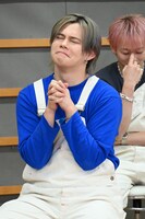 お祈りするカイ。