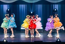 「FRUITS ZIPPER OFFICIAL FANCLUB LIVE -うぃーあーふるっぱー!!-」の様子。