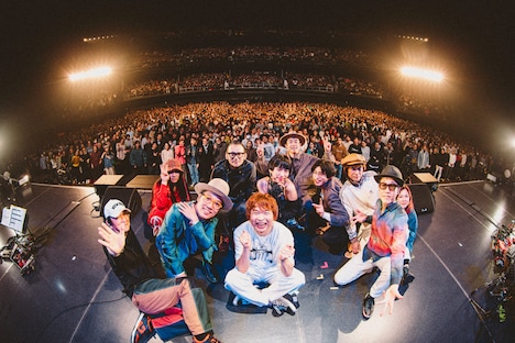 「Fishmans『Uchu Nippon Tokyo』」アンコールでの記念撮影。（撮影：西槇太一）