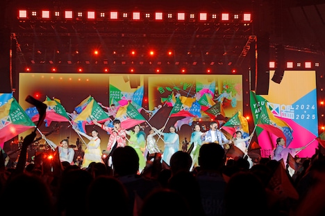 「YUZU ARENA TOUR 2024-2025 図鑑 Supported by NISSAN SAKURA」神奈川・横浜アリーナ公演の様子。©SENHA