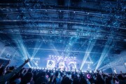 「NiziU Live with U 2024-2025 “AWAKE”」福岡・西日本総合展示場 新館公演の様子。（撮影：田中聖太郎写真事務所）