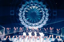 「NiziU Live with U 2024-2025 “AWAKE”」福岡・西日本総合展示場 新館公演の様子。（撮影：田中聖太郎写真事務所）