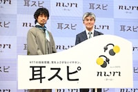 左から斎藤工、NTTソノリティ株式会社代表取締役社長の坂井博氏。