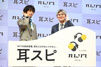 左から斎藤工、NTTソノリティ株式会社代表取締役社長の坂井博氏。