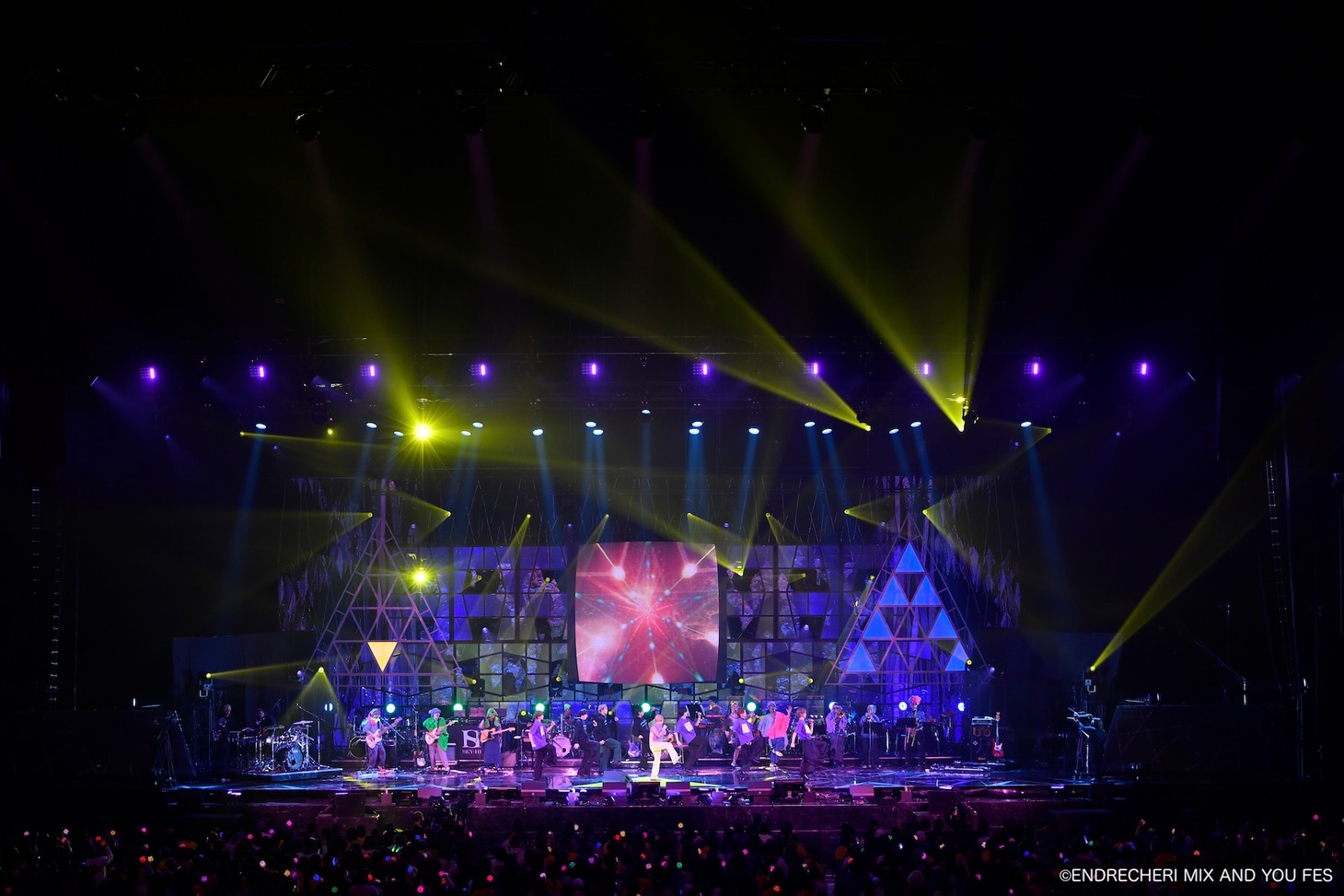 「ENDRECHERI MIX AND YOU FES」の様子。