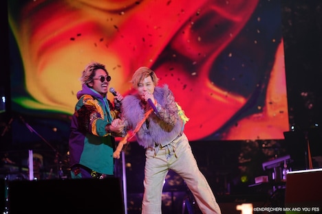 CLIEVY（C&K）と.ENDRECHERI.のコラボの様子。