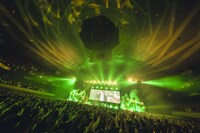 「FREDERHYTHM ARENA 2025 CITRUS CURIO CITY -TOKYO NIGHT CRUISING-」東京・日本武道館公演の様子。（撮影：森好弘）