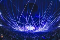 「FREDERHYTHM ARENA 2025 CITRUS CURIO CITY -TOKYO NIGHT CRUISING-」東京・日本武道館公演の様子。（撮影：森好弘）