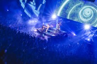 「FREDERHYTHM ARENA 2025 CITRUS CURIO CITY -TOKYO NIGHT CRUISING-」東京・日本武道館公演の様子。（撮影：森好弘）