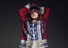 清春、池袋ウエストグルメパークで歌う