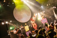 もも（チャラン・ポ・ランタン）「ひとりでもはろりツアー」青山 月見ル君想フ公演の様子。（Photo by Masayo）