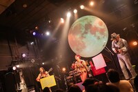 もも（チャラン・ポ・ランタン）「ひとりでもはろりツアー」青山 月見ル君想フ公演の様子。（Photo by Masayo）