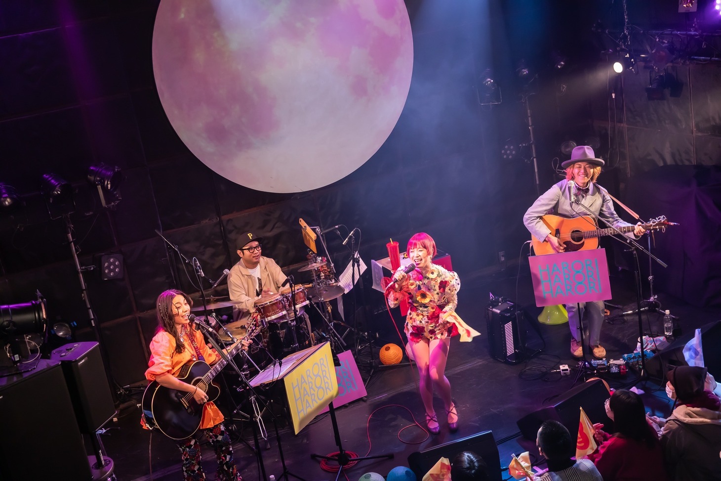もも（チャラン・ポ・ランタン）「ひとりでもはろりツアー」青山 月見ル君想フ公演の様子。（Photo by Masayo）
