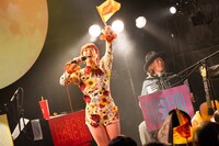 もも（チャラン・ポ・ランタン）「ひとりでもはろりツアー」青山 月見ル君想フ公演の様子。（Photo by Masayo）