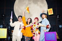 左から松下ぱなお、Rihwa、もも、中村大史（tricolor）。