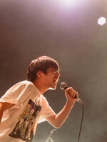 吉田靖直（Vo）（Photo by Jun Yokoyama）