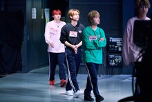 最終審査の会場に姿を見せたEBiDANメンバー。©「DAN! DAN! EBiDAN!」製作委員会