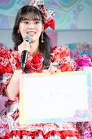「メンバーとの絆を感じた瞬間」を発表する坂井仁香（超ときめき♡宣伝部）。