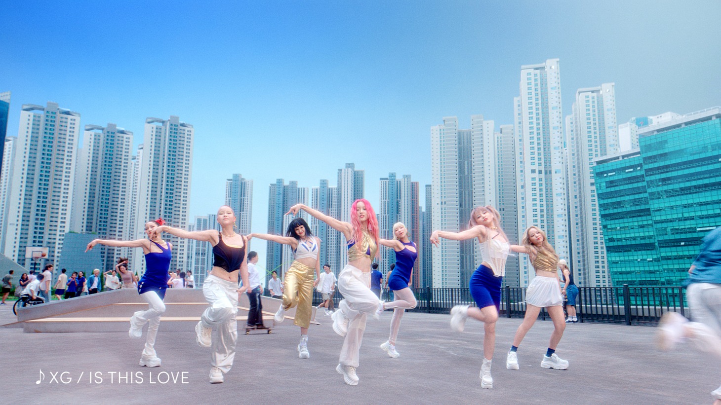 アネッサ新ブランドムービー「これが、パーフェクトUV」編より。