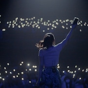 阿部真央が光灯す観客と歌った「Somebody Else Now」ライブ映像公開